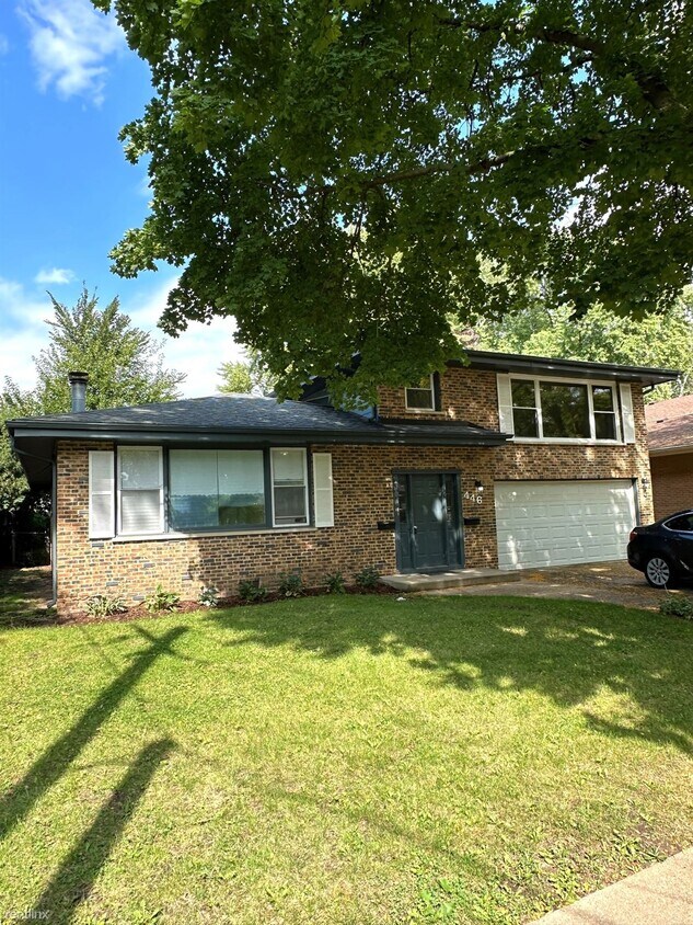 446 Edwards Ave, West Dundee, IL 60118 Townhome Rentals in West