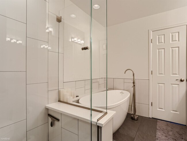Foto del edificio - 2 br, 2.5 bath Townhome - 152 South Jackso...