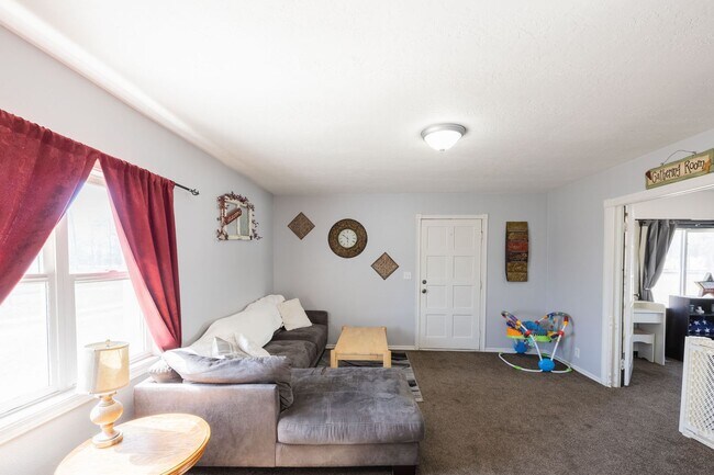 Foto del edificio - Cozy 4 Bedroom Home on large plot of land in Parker