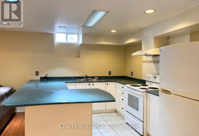 Building Photo - 70 Dalmatian Crescent