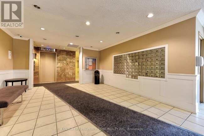 Building Photo - 3025 Queen Frederica Dr
