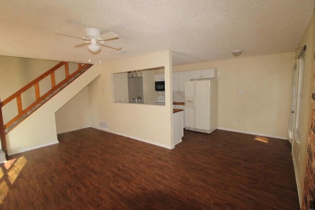 Building Photo - 4804 Rainbow Cir