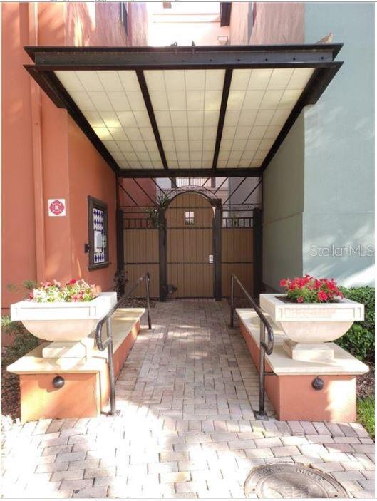 Foto del edificio - 2411 W Horatio St