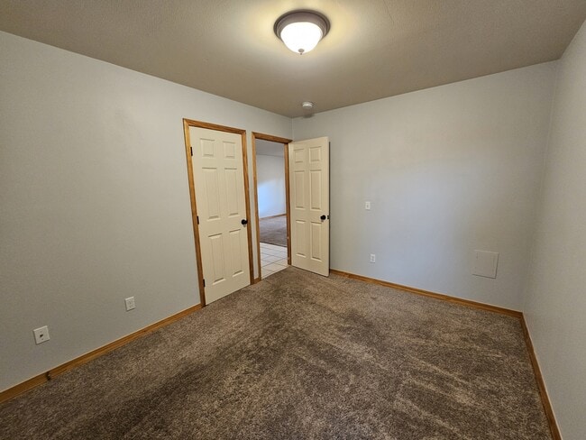 Building Photo - 311 E Golf Pl