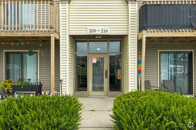 Entrada - Laporte Commons Apartments