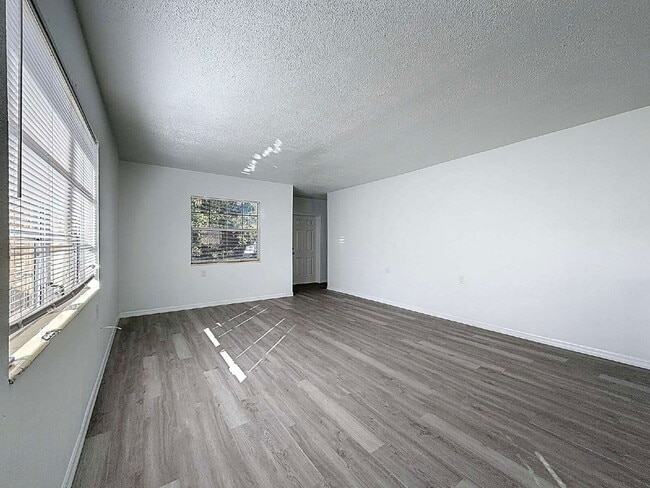 Foto del edificio - 650 East Harbor Dr S