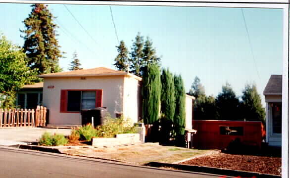 Building Photo - 1050-1050A Danbeck Ave