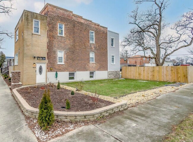 Building Photo - 15802 Woodbridge Ave