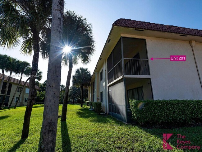 Building Photo - 357 Lakeview Dr