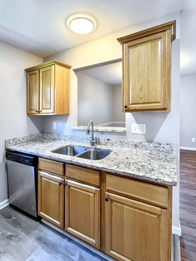Building Photo - 3-Bedroom Home with Convenient Access to N...