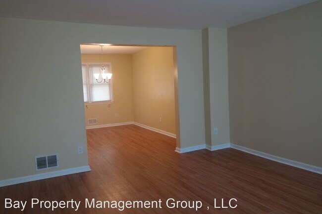 Building Photo - 3 br, 1.5 bath House - 5690 Arnhem Road
