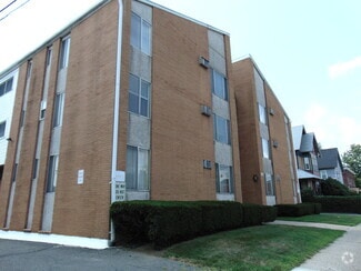 Building Photo - 87 Meadow St