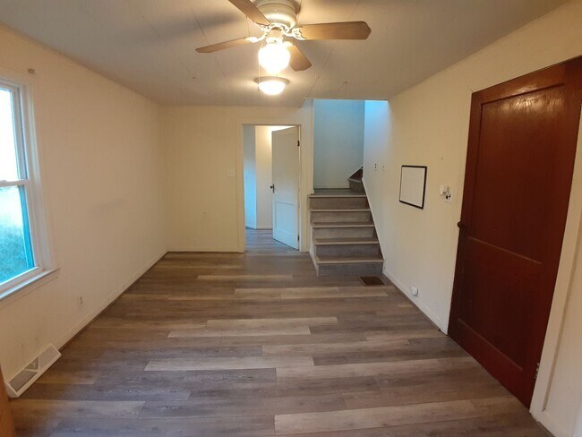 Building Photo - Radford, 4BR / 2 BA, Available Feb. 1st, 2025