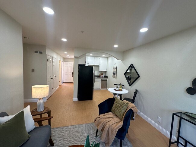 Foto del edificio - Amazing Location by the Lake Merritt, Gorg...