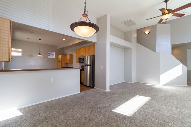 Foto del edificio - GATED COMMUNITY  near Baseline & 40th Stre...