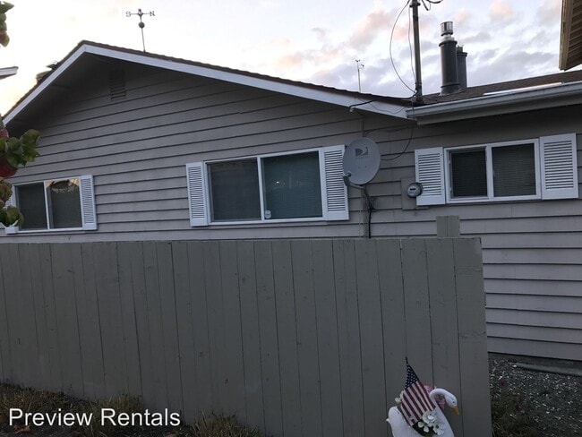 Building Photo - 3 br, 2 bath House - 103 Utsalady Rd