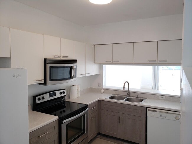 Building Photo - 4963 SW 31st Terrace