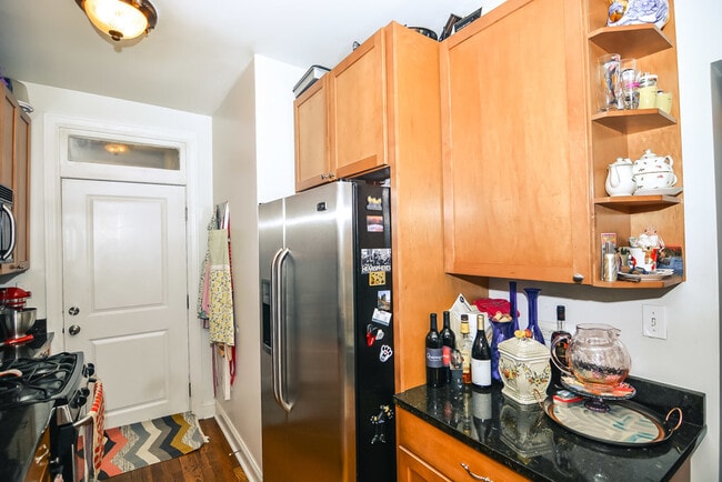 Building Photo - 748 W Addison St