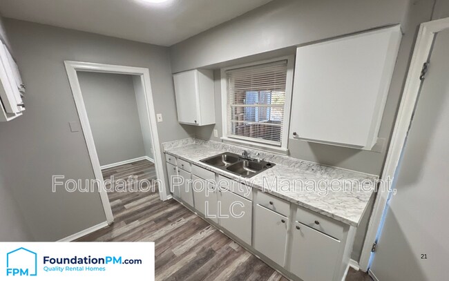 Foto del edificio - 3795 Windcrest Rd