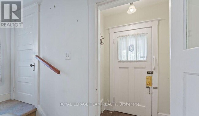 Photo du bâtiment - 472 Edison Ave