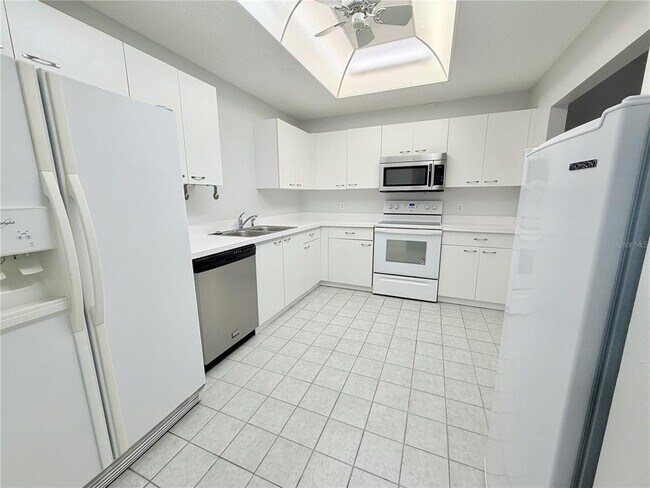 Foto del edificio - 20 Emerald Bay Dr