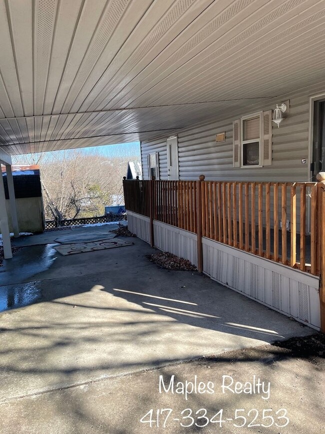 Building Photo - 225 Blue Bird Ln
