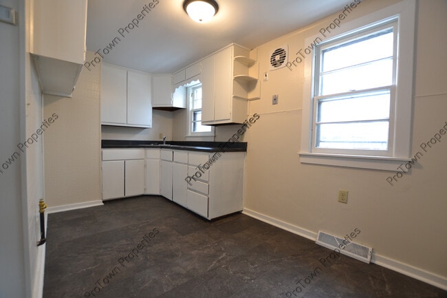 Foto del edificio - 329 White Ave