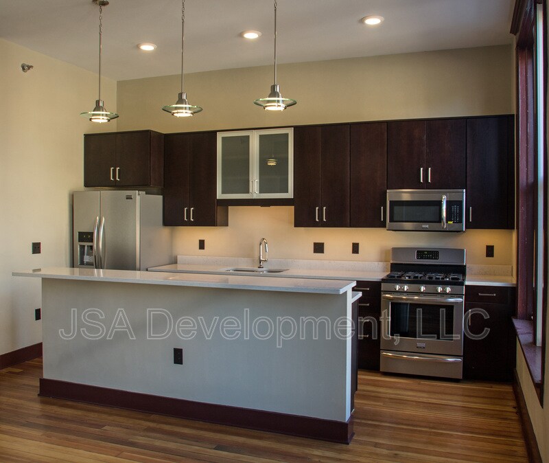 Foto principal - 320A E 4th St