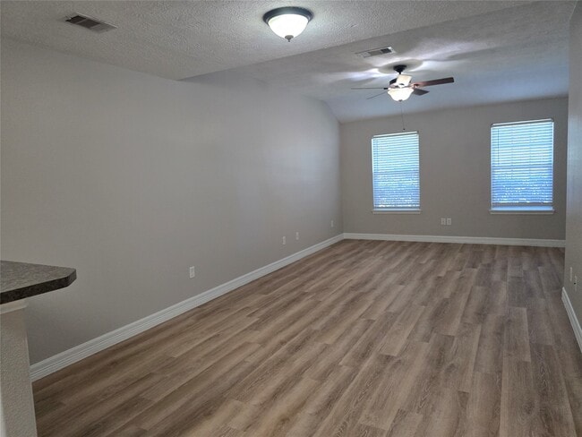 Building Photo - 1043 Mann Rd