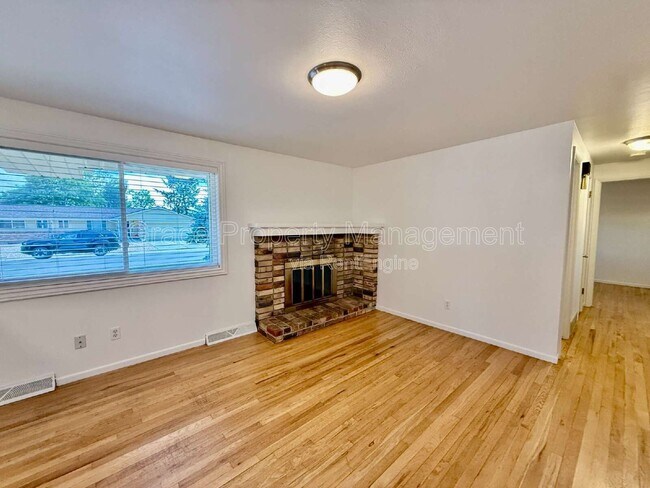 Foto del edificio - 1125 W 8th Ave Dr