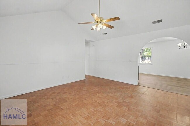 Foto del edificio - 342 Sheila Dr