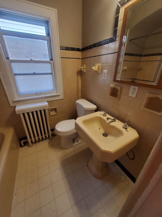Building Photo - 3165 N 52nd St