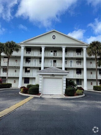Building Photo - 1721 Whitehall Dr