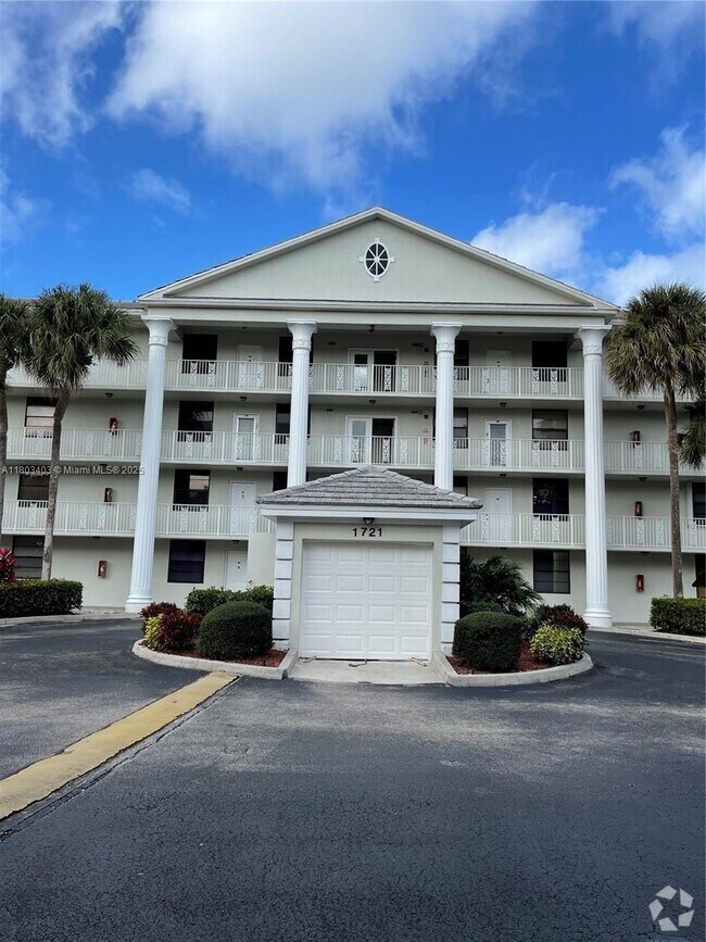 Building Photo - 1721 Whitehall Dr