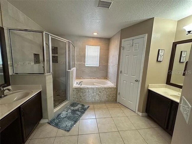 Building Photo - 2423 Willow Tree Ln