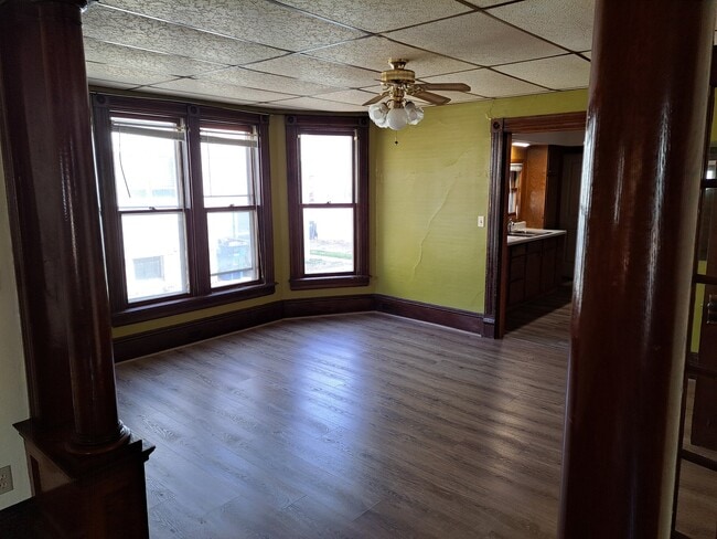 Building Photo - 619 E Parkway Ave