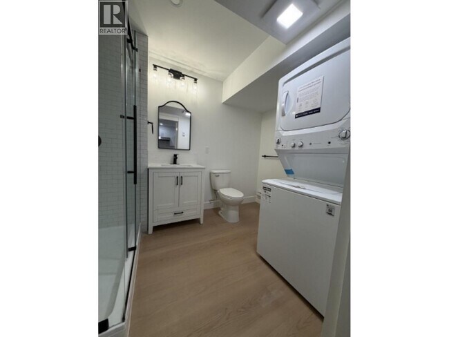 Photo du bâtiment - 1631 Emerson Ct