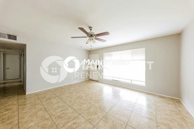 Building Photo - 3807 W Solar Dr