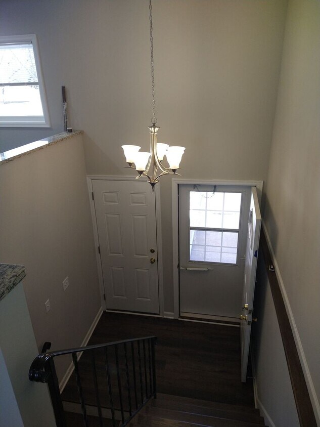 Foto principal - Cozy 3 Bed 1 & 3/4 Bath Townhome