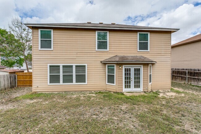 Foto del edificio - BEAUTIFUL 3-BEDROOM HOME IN NORTHCLIFFE