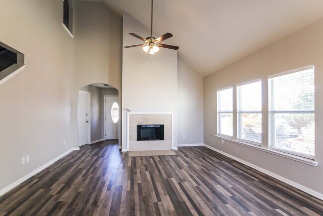 Foto del edificio - 16315 Rockcreek Ln