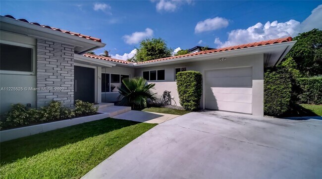 Foto del edificio - 54 Bay Heights Dr