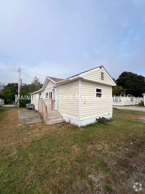 Building Photo - 681 Main Rd N