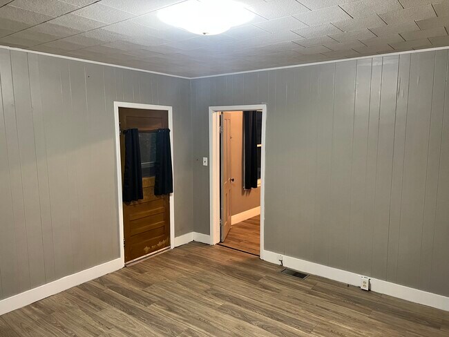 Living room - 111 N Taylor St
