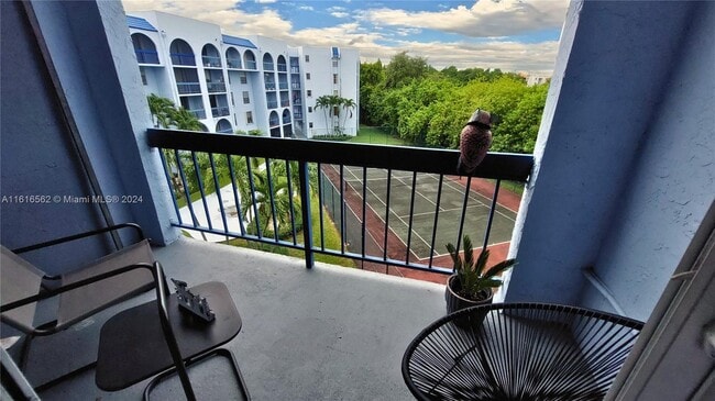Building Photo - 9440 Fontainebleau Blvd