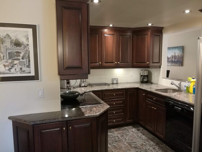 Photo du bâtiment - 1250 Av des Pins O