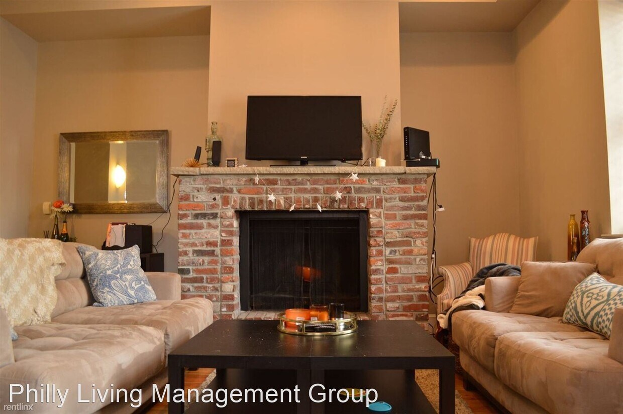 Primary Photo - 4 br, 2.5 bath House - 300 Lombard Street