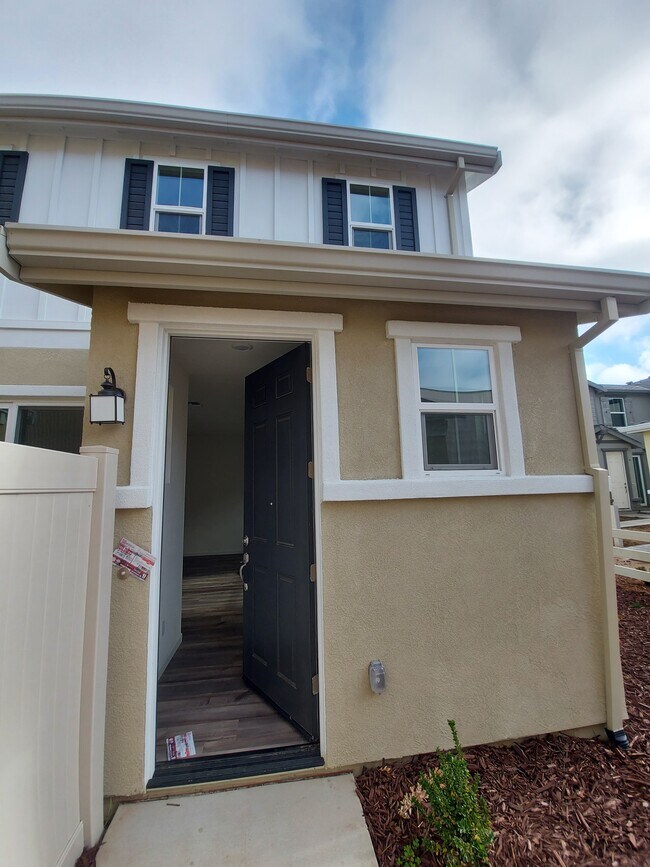 Puerta principal - 7862 Paseo de Daly