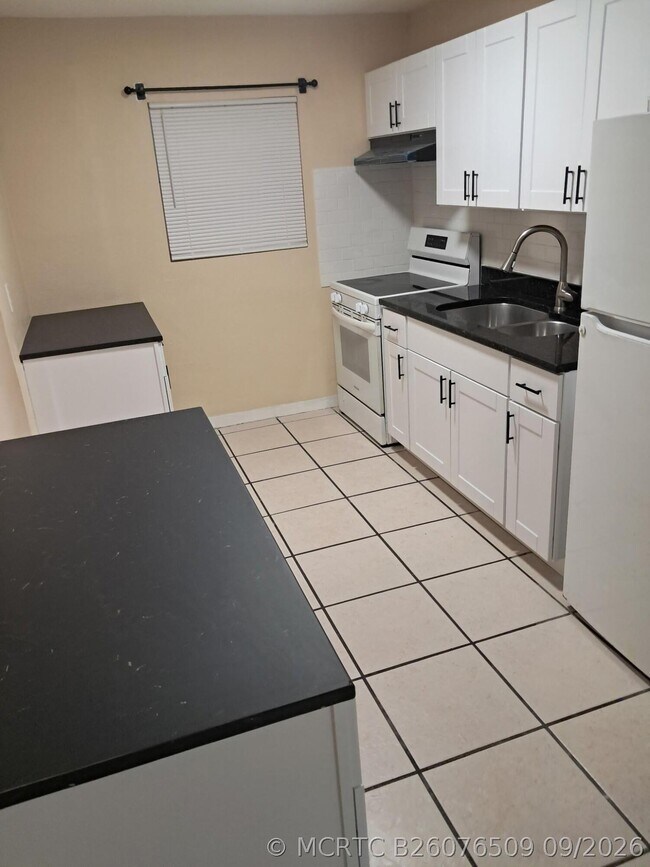 Foto del edificio - 1013 Mayflower Rd