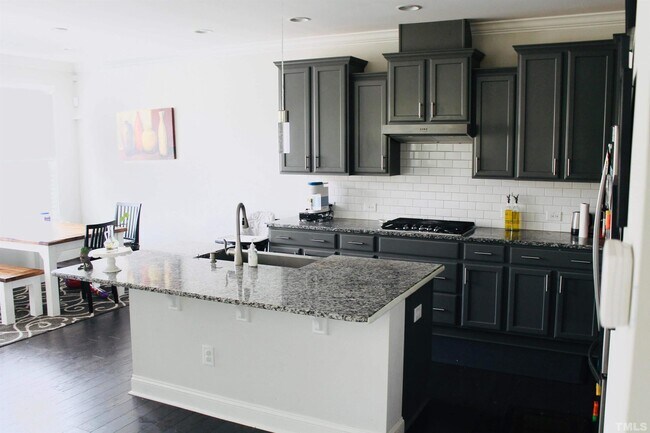 Building Photo - 1044 Midvale Ave
